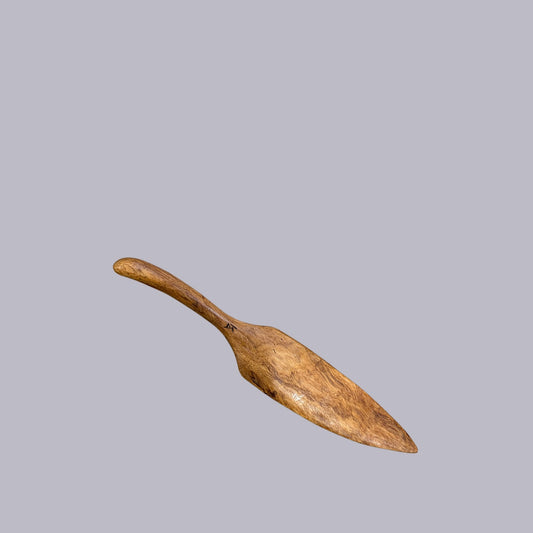 Kitchen Artefacts | Slim Cake Knife | Maire